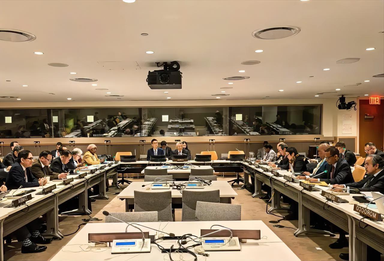 快讯！“新联合国”诞生了！43国抱团打脸美国66个退群操作
 
别再盯着旧秩序看