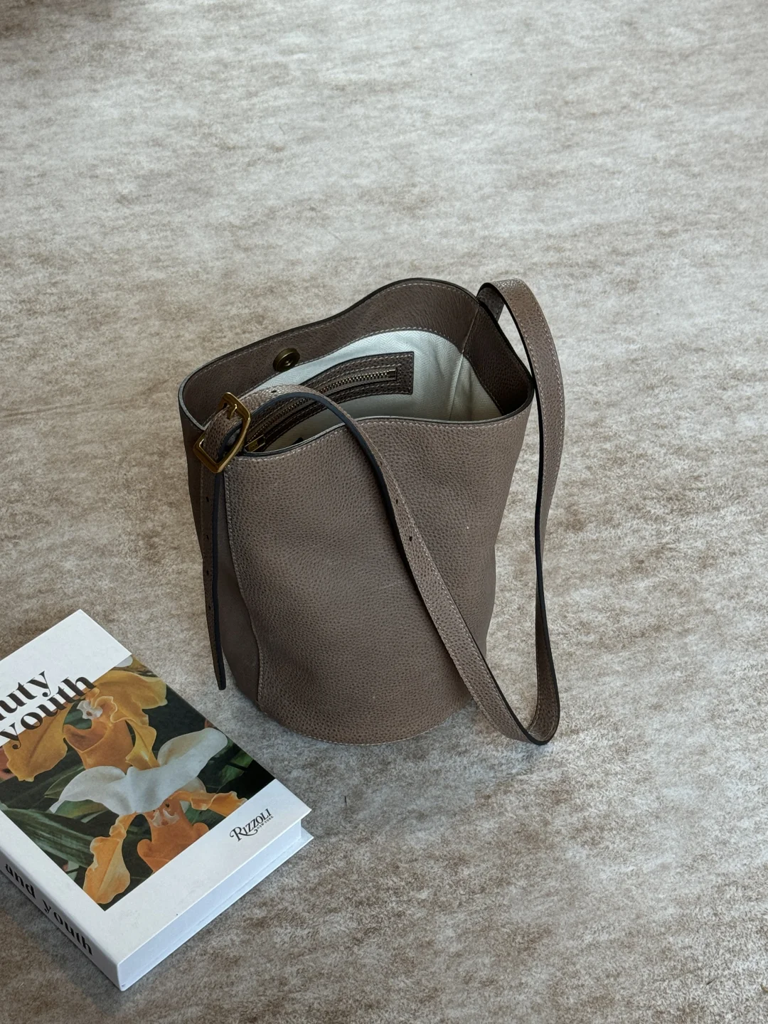 长期主义｜通勤最爱背的一只水桶包👜