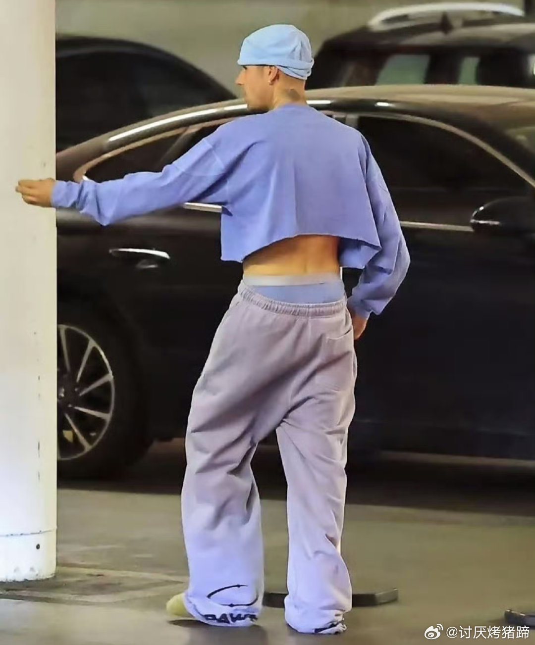 贾斯汀比伯告白女网红认真的吗[嘘]先好好穿衣服吧 ​​​