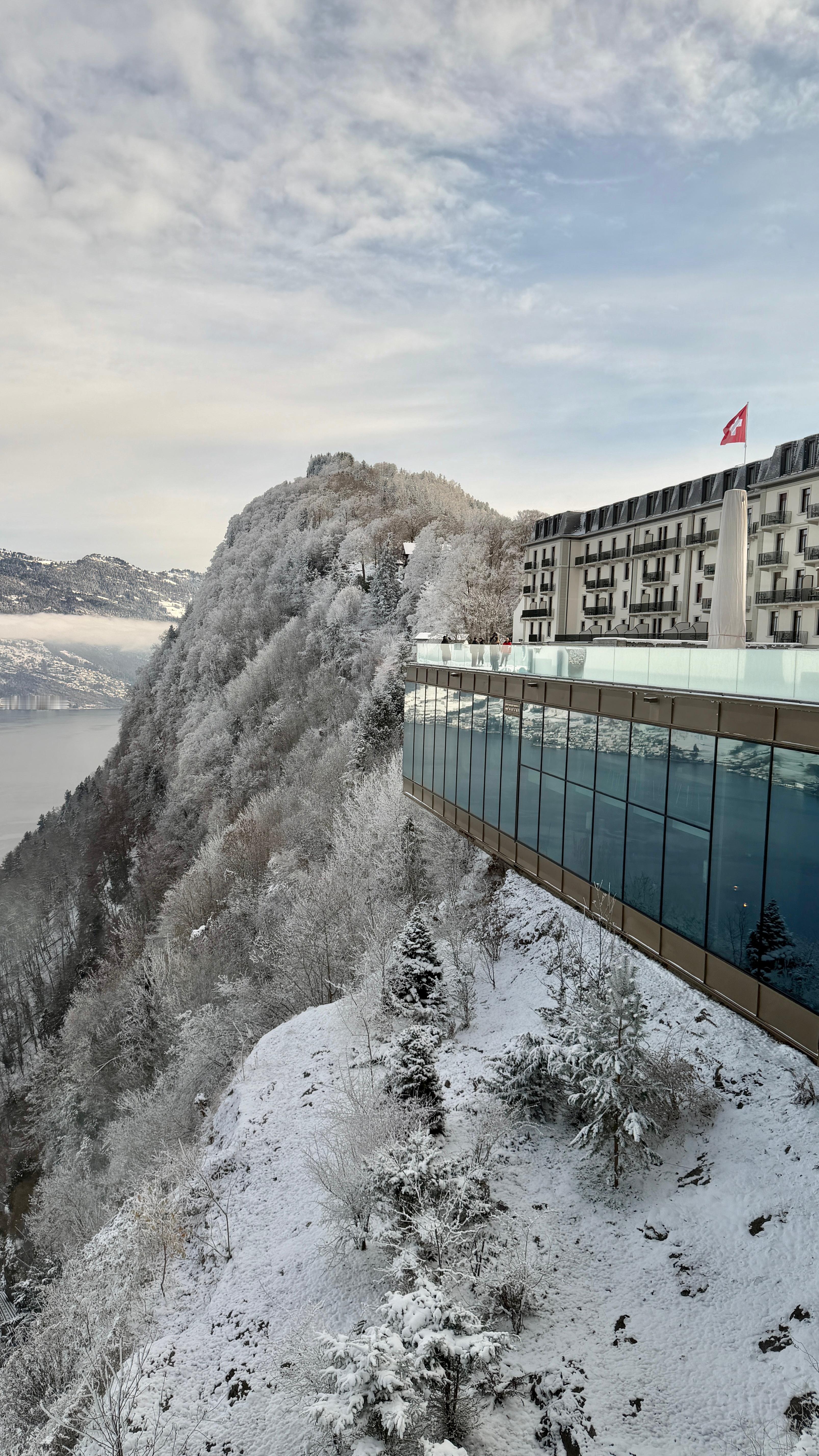 遇瑞士初雪 这怎么能美成这样 