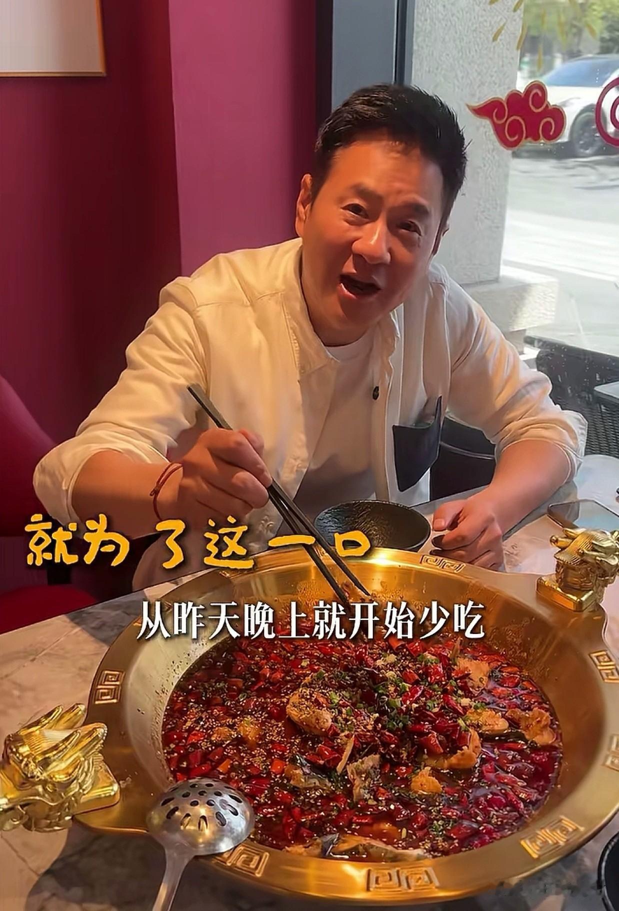 演员连奕名太不会讲话了。

打卡朋友开的面馆，说油重。朋友只说了一句，改变了他的