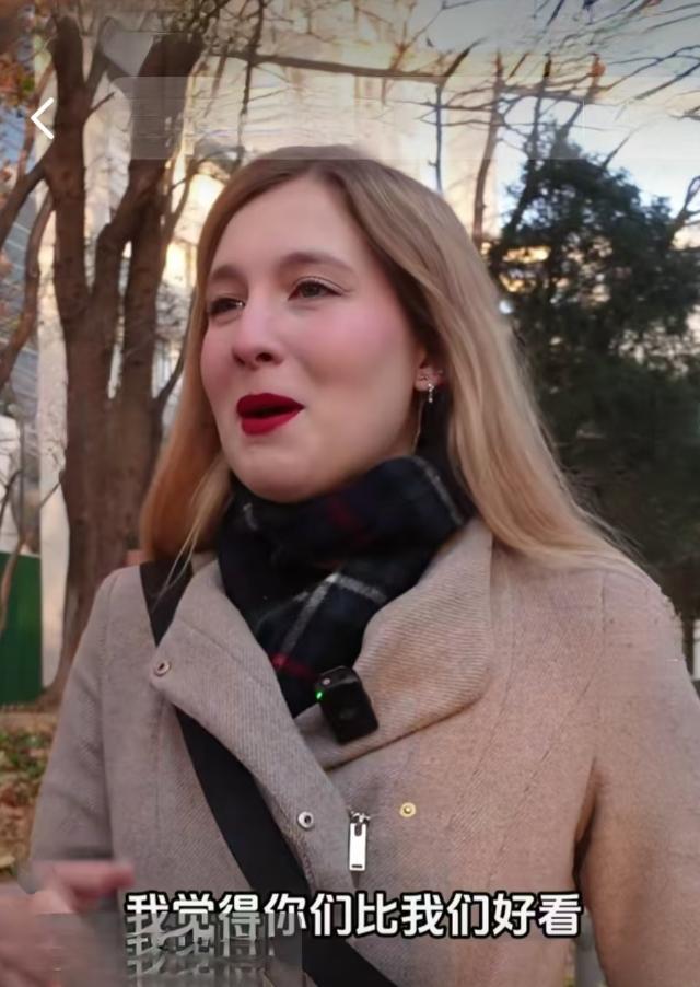 一名叫周婉婷的匈牙利女孩说：你们中国人比匈牙利人长的好看多了。从小我爸爸就让我学