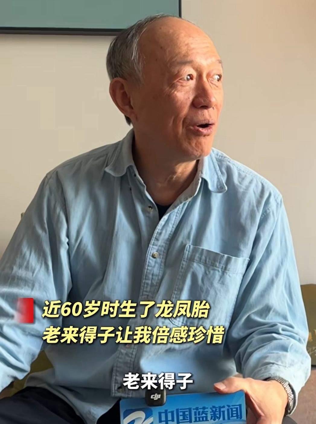 老戏骨金士杰回应近60岁生龙凤胎！被误认为爷爷，曾是坚定的独身主义者。

当年银