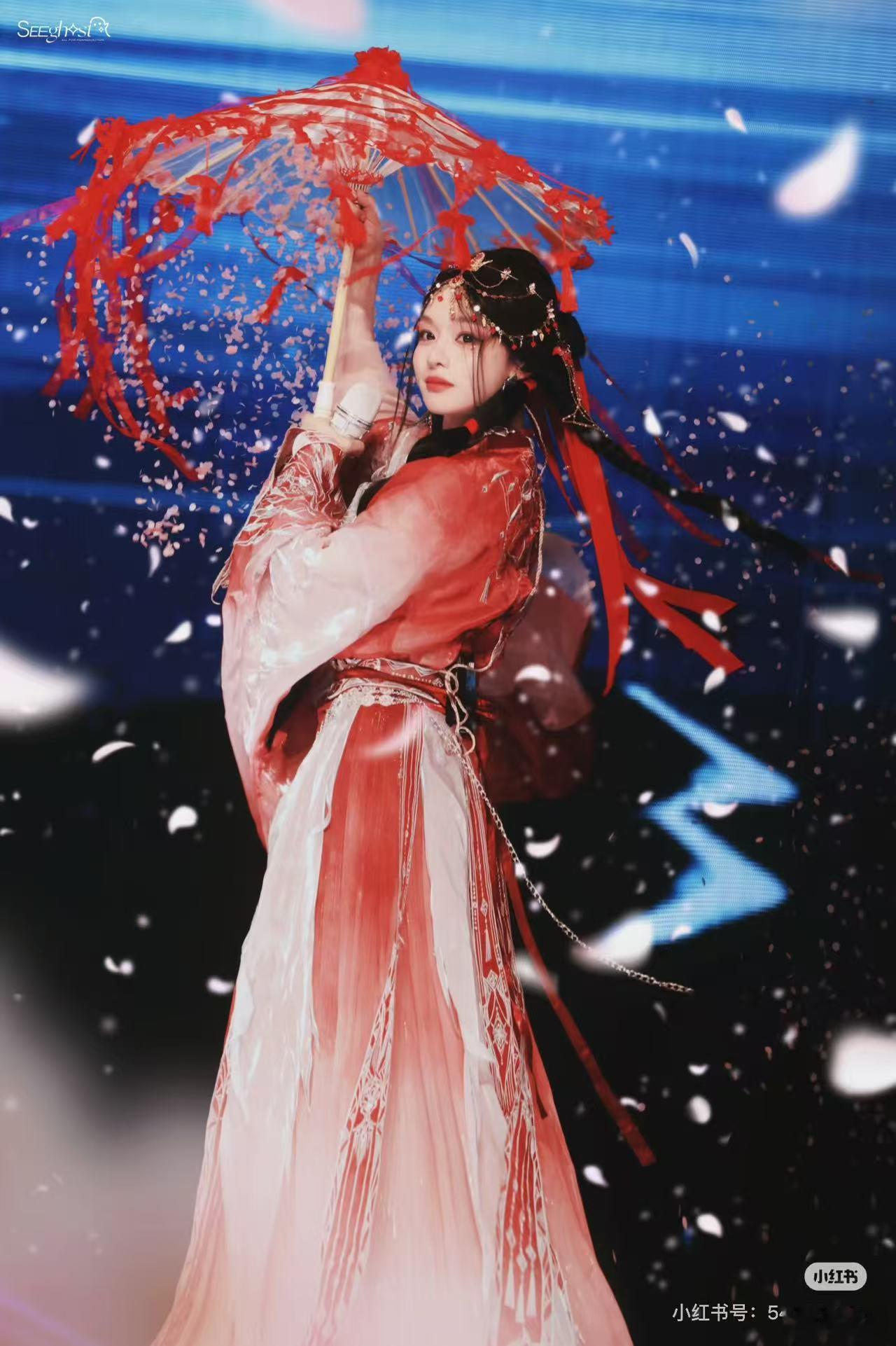 挑战你的耳膜！缪斯女王黄霄云重庆站开票🔥，预约一次「声压级」的洗礼 厌倦了温吞