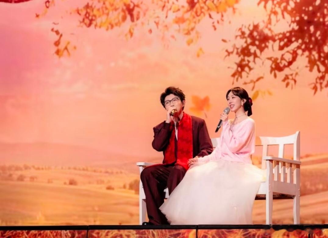 姜妍和毛不易合唱比上春晚还紧张姜妍手搓和毛不易演出的裙子姜妍用亲手做的裙子赴合唱