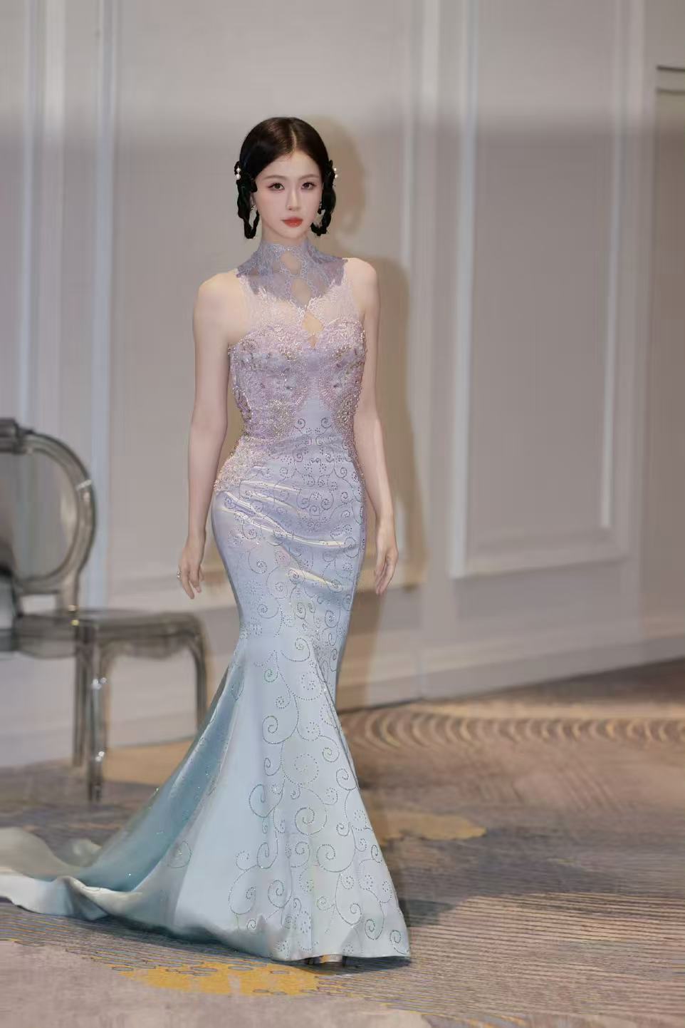 虞书欣自己要求的造型虞书欣马来西亚自己要求的造型 也挺漂亮的呀 