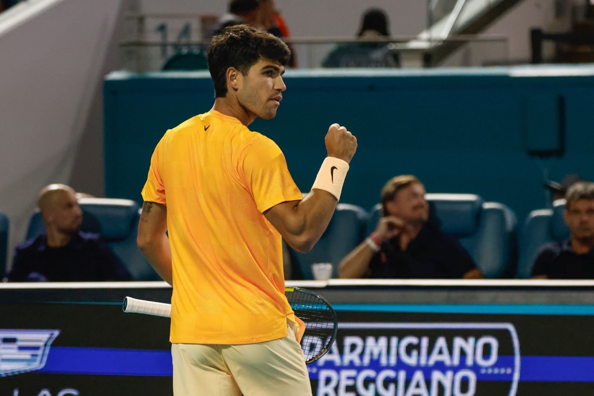 阿尔卡拉斯迈阿密赛开门红 阿卡真的是厉害，击败丰塞卡后，阿尔卡拉斯阿尔卡拉斯 在