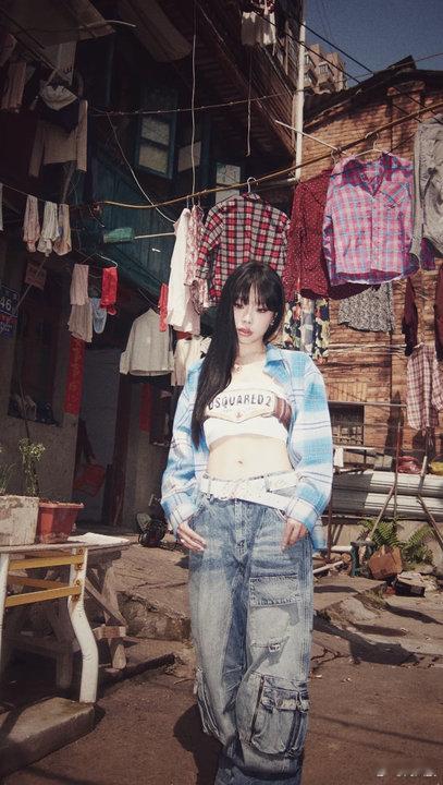 万妮达写歌纯靠乐感忙忙碌碌寻宝藏乐感好写歌真的省心，万妮达随心哼唱就能成型，曲风