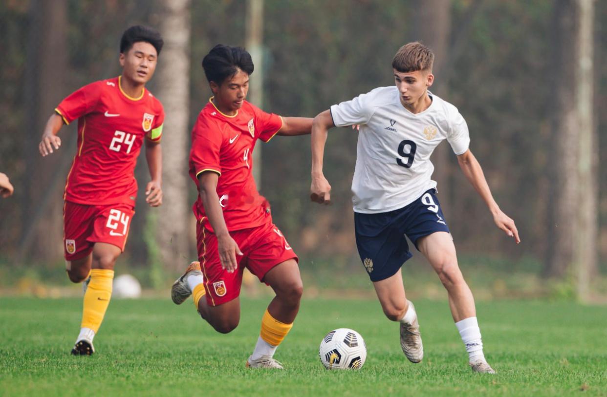 俄罗斯U15再进一球 半场比赛结束 中国U15国少1-2落后俄罗斯U15 #国足