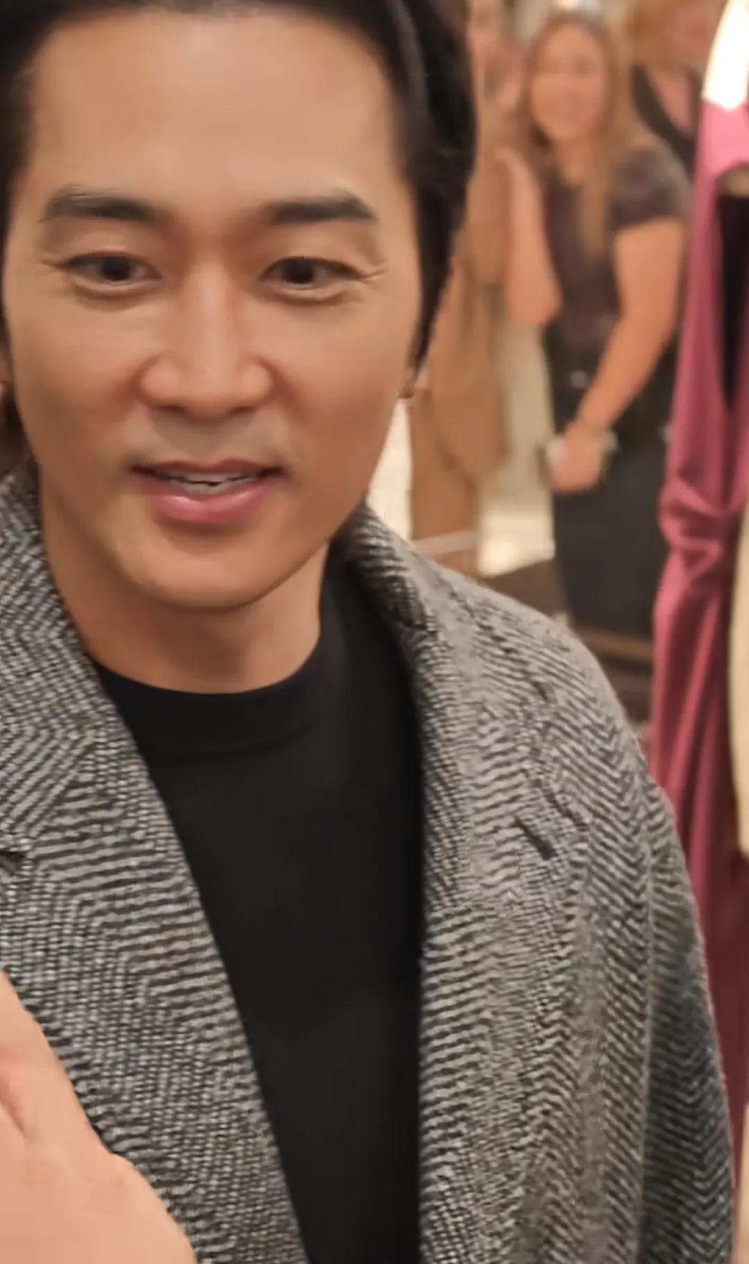都别容貌焦虑了！

他很帅吧？

他很有能力吧？

他也很会保养吧？

依然挡不