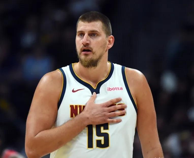 掘金大可不必为一场球沮丧
只要不掉进附加赛
待在第六挺好的
就把第三让给湖人
季