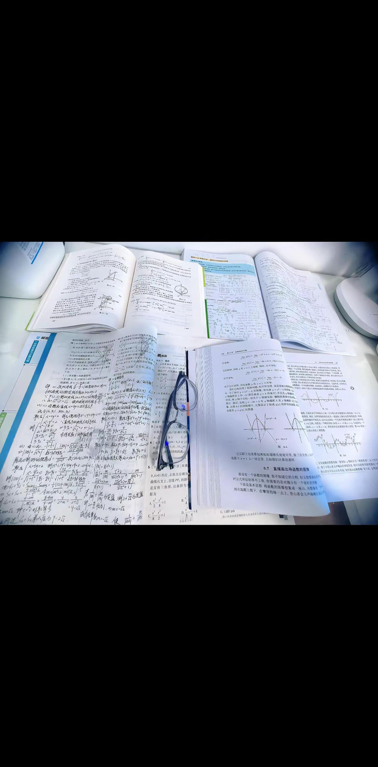 我有一个数学梦藏匿在草稿纸纵横交错的线条之中笔尖不停推演晨昏在函数的起伏里寻觅规