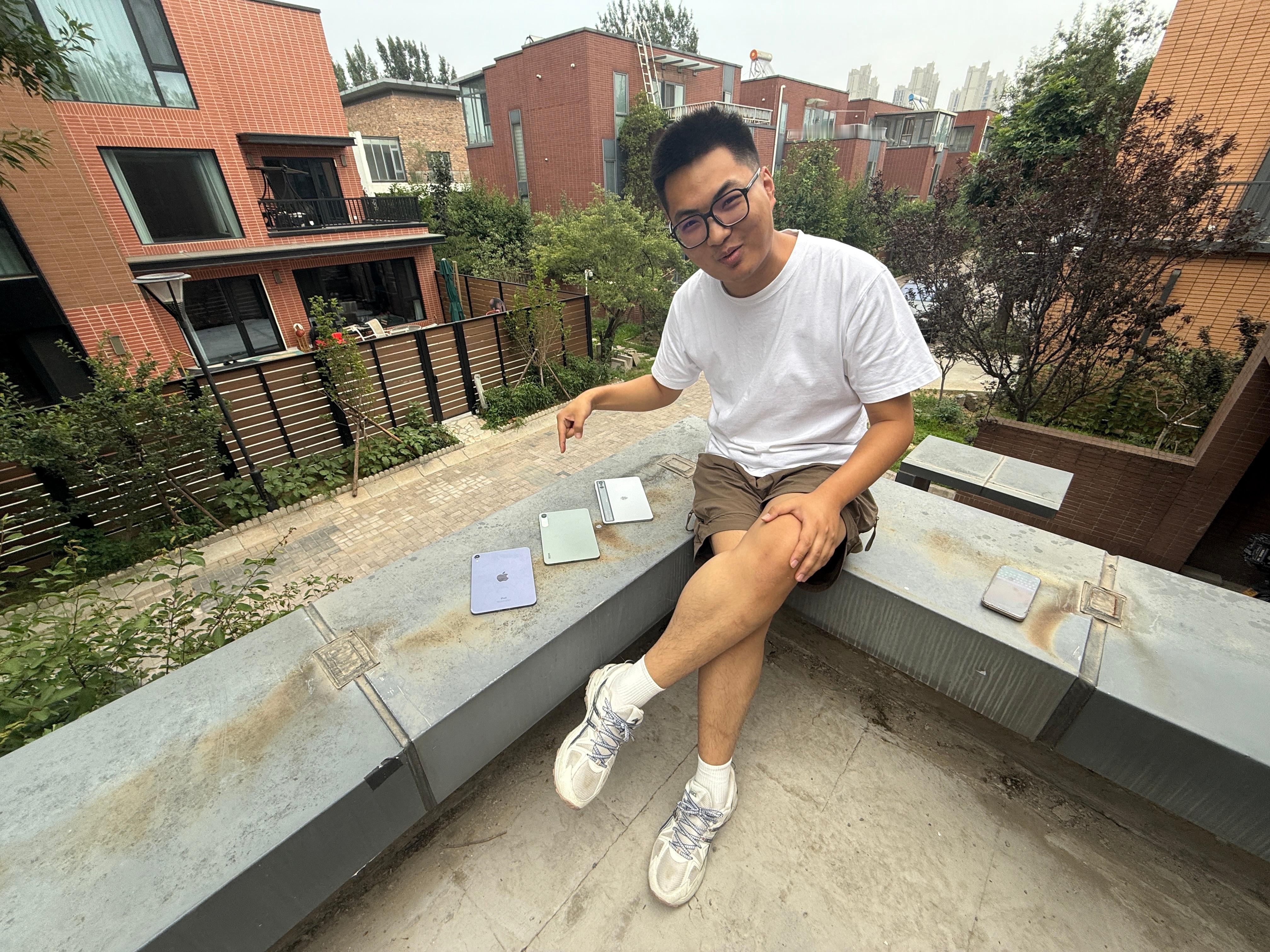年轻人这三个小平板哪个是你的啊？ iPad mini6？Redmi K Pad？