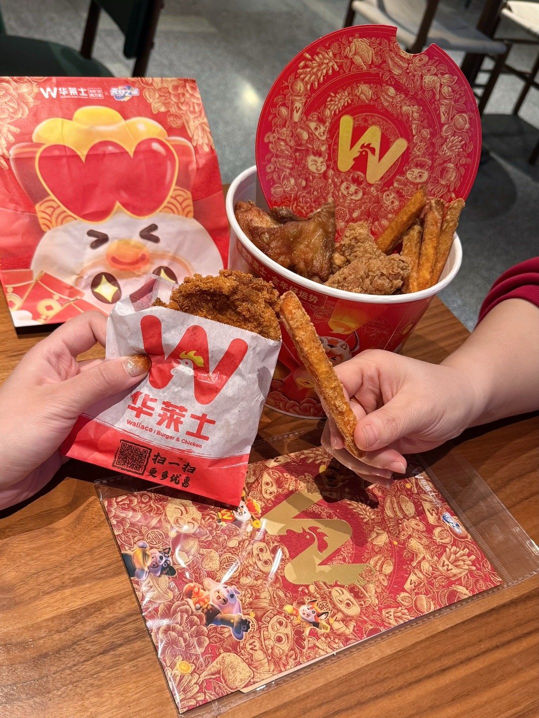 一代人有一代人的接好运仪式  都说年味是自己给的，现在不光喜欢发财，更喜欢红色。