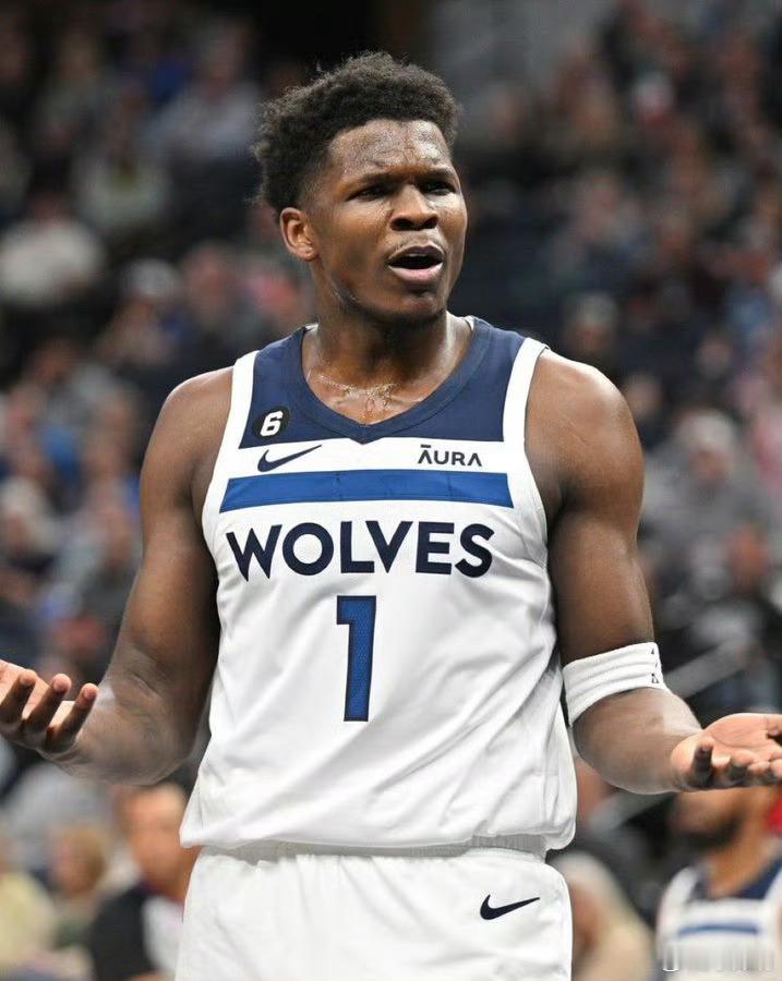 爱德华兹每月向未谋面儿子支付1.4万抚养费NBA 据TMZ，爱德华兹被判每月向前