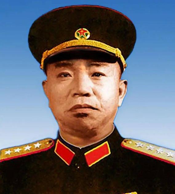 1971年，开国大将王树声到部队看望女儿，不料被警卫兵拦下：“请您排队等候，领表