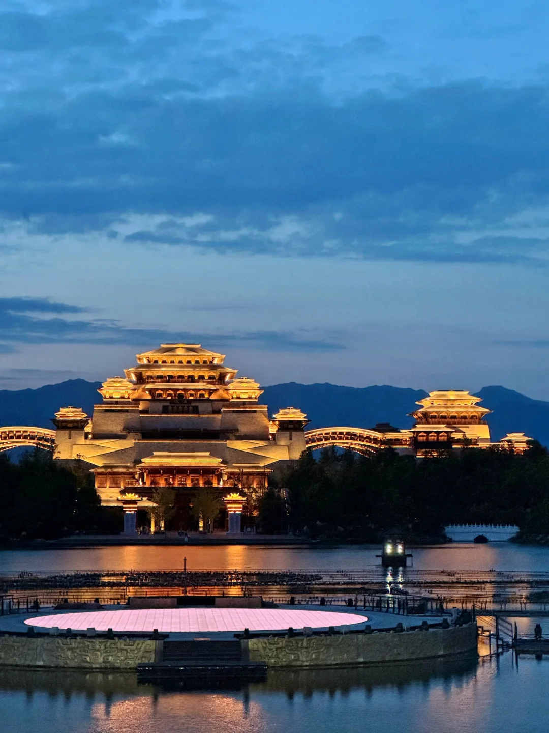 往全面的说，兴汉胜境