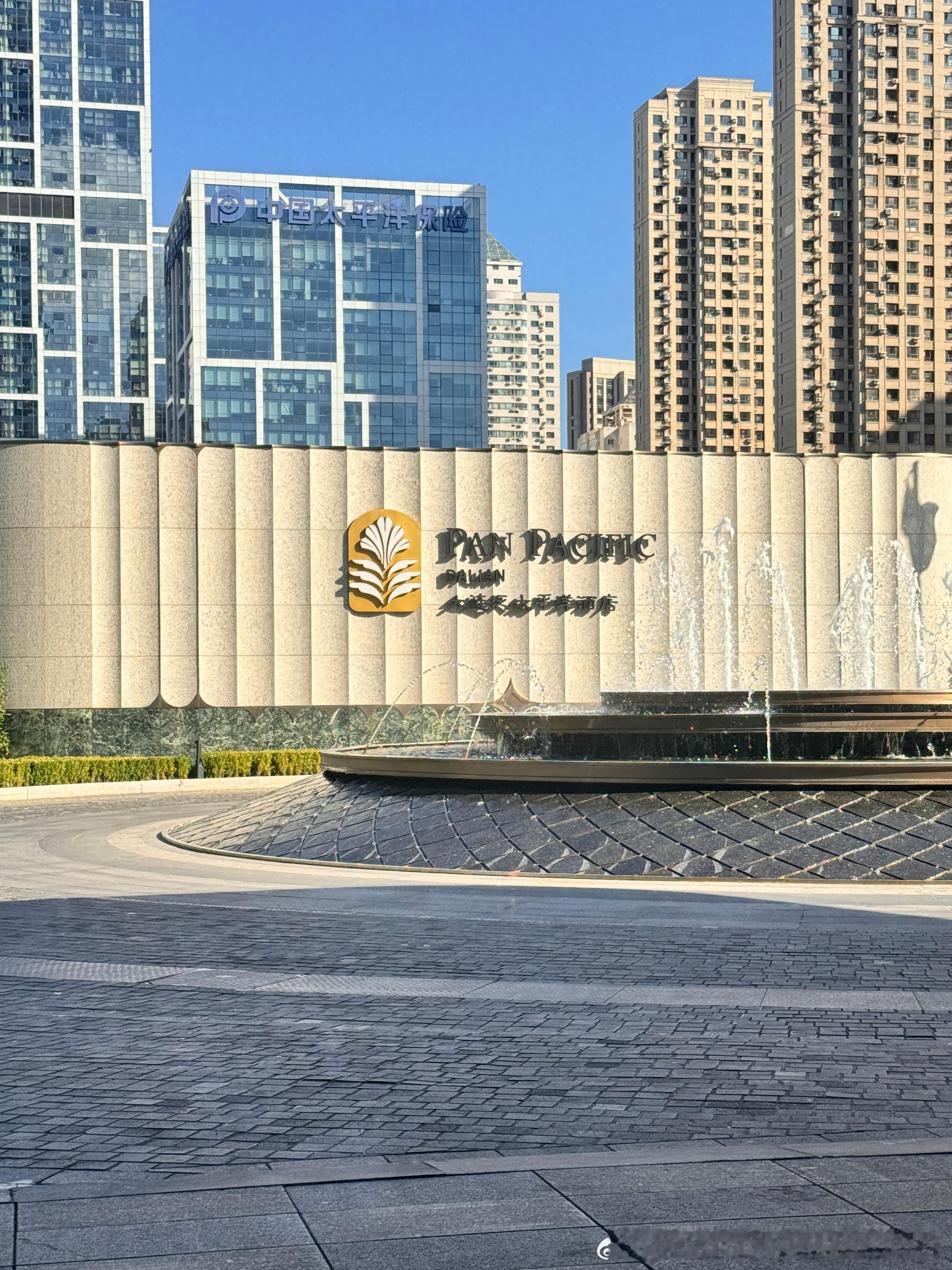 六点半就起来遛狗收拾窝。七点就想出门了。今天野女士给我安排了驱车20公里开外的自