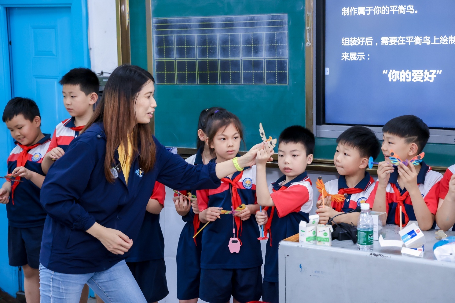 车企公益新思路：上汽大众繁星计划不止捐物资现在很多车企做公益只简单送物资、办一次