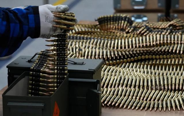 离谱，德国2万发弹药被偷！连这都能丢，拿什么动员八十万士兵去对抗俄罗斯呢？
 