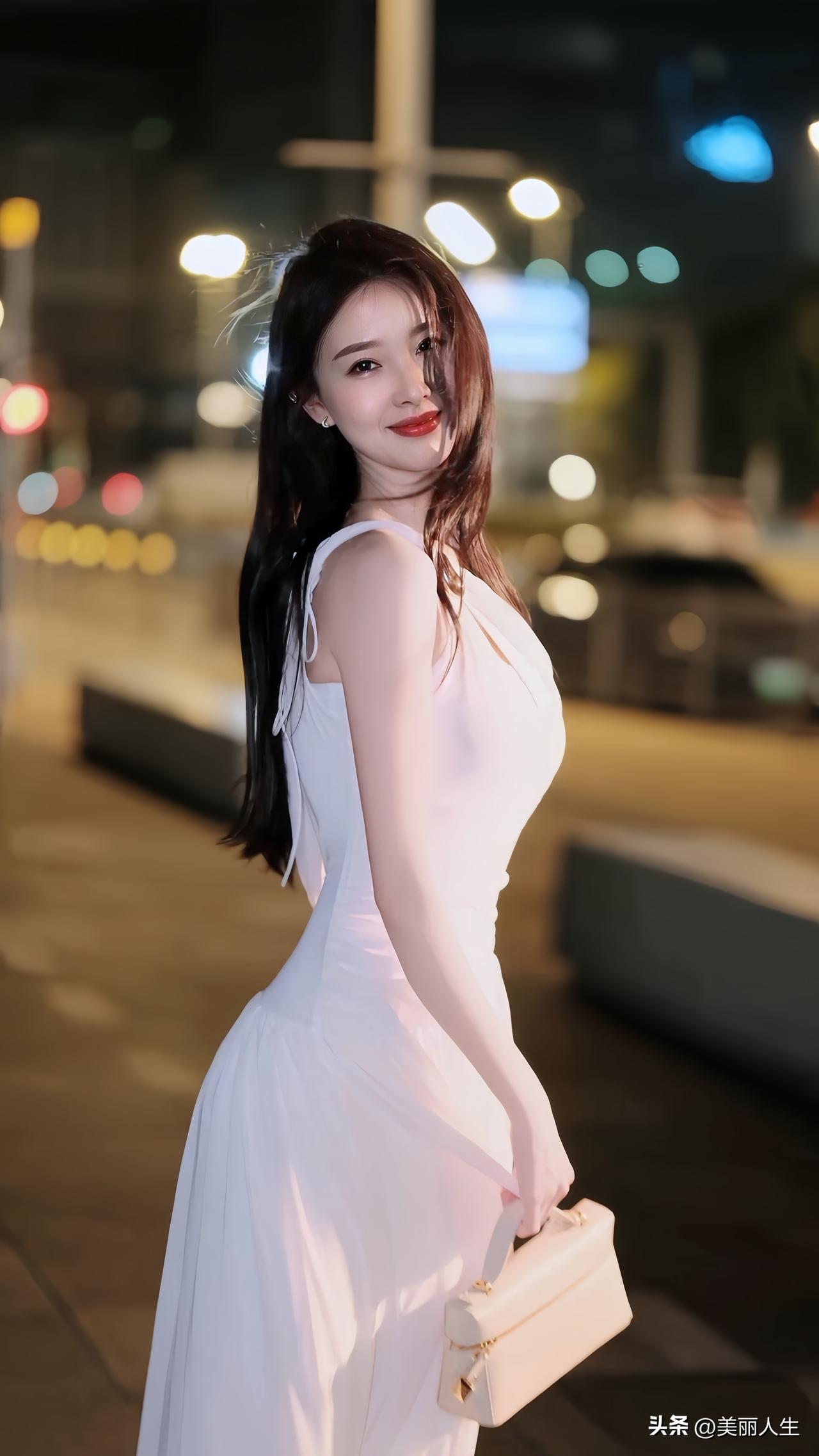 后海的夜景很美！