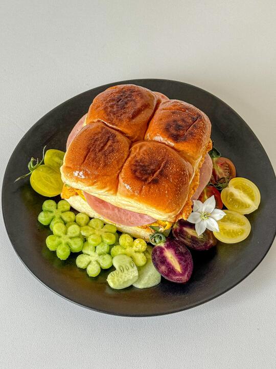 好喜欢我的🥪黄油餐包火腿片滑蛋三明治