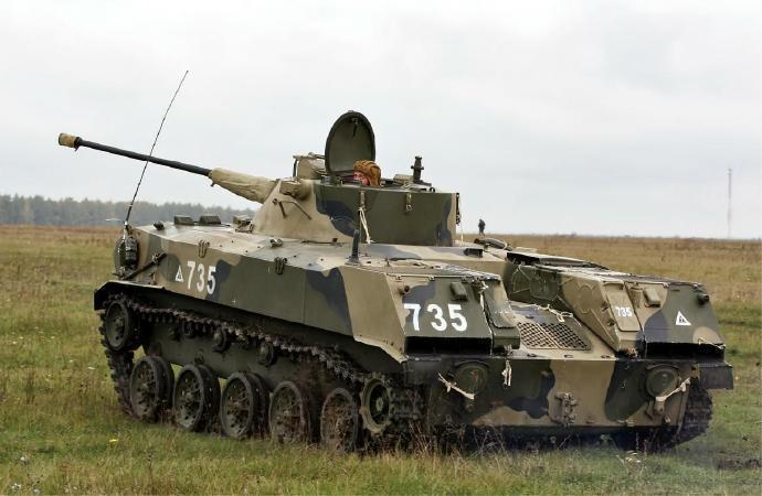 每天认识一件兵器 俄罗斯BMD-2伞兵战车BMD-2是苏联于1985年研发，19