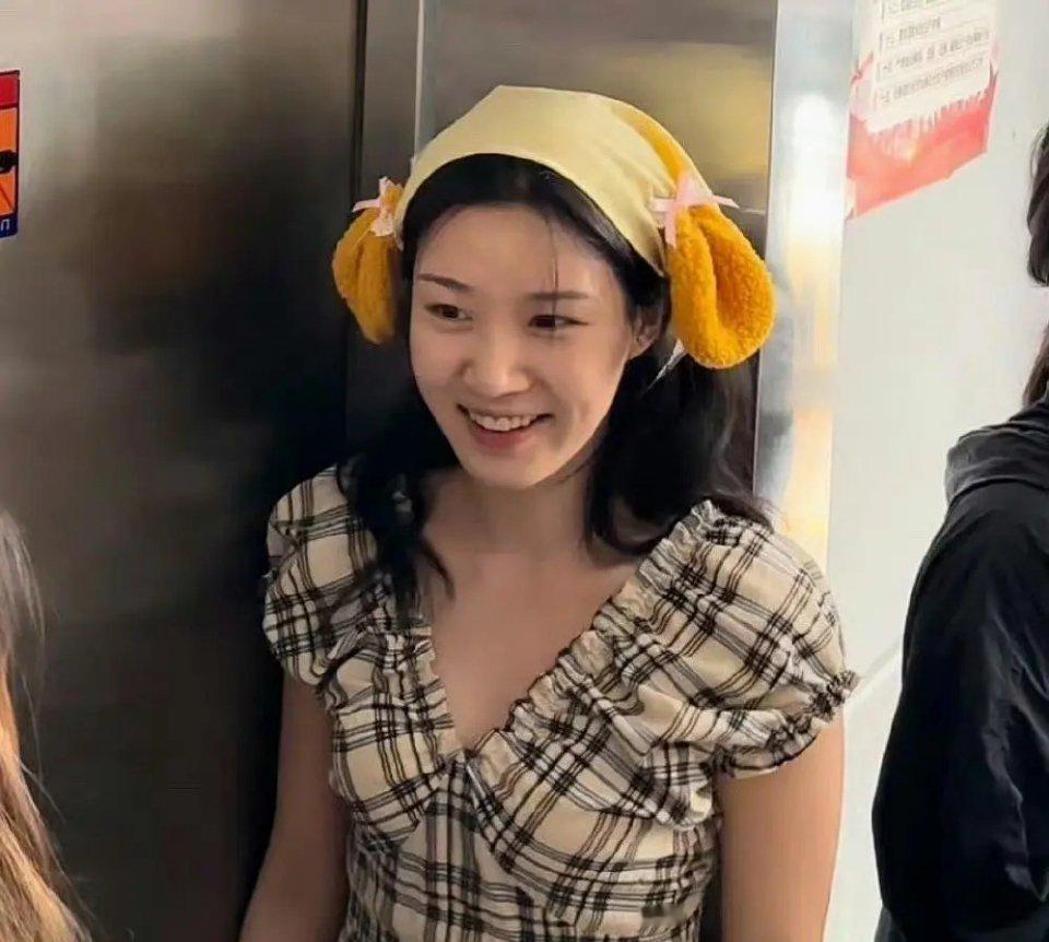 卢昱晓好土啊 ​​​