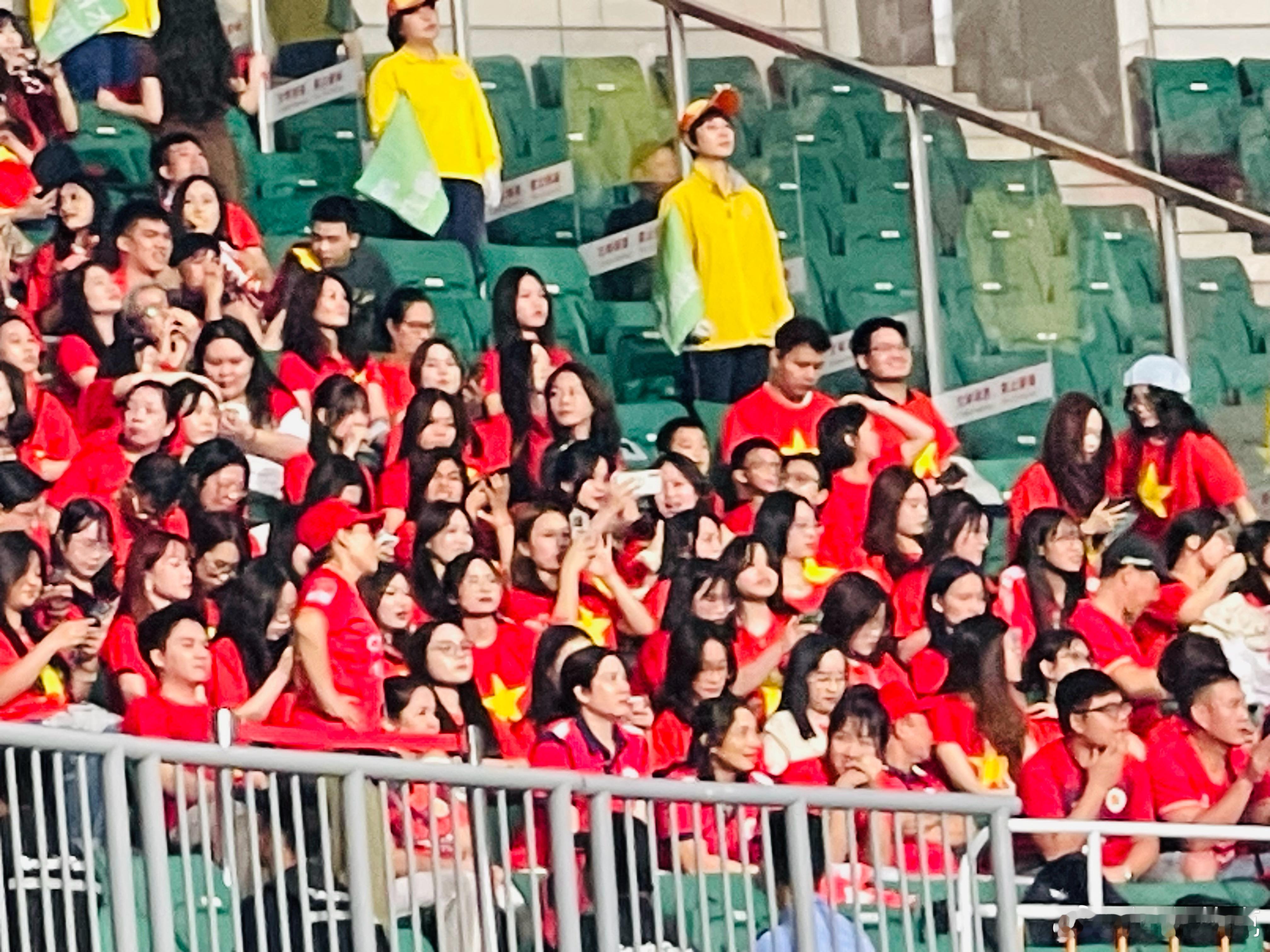 全是女球迷[允悲] ​​​
