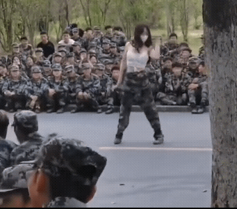 这是什么大学，又是高职院校，为啥军训表演不唱一些红歌呢？感觉军训对学生来说只是次