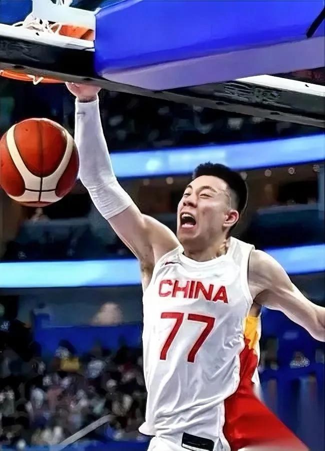 郭士强今天狠得让人瞪眼睛——

把最受关注的球星

按在替补席整节没动。

张镇