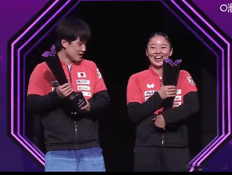 此时全网最激动的父亲，
估计就是张本宇了！
前脚女儿张本美和获得冠军，后脚儿子就