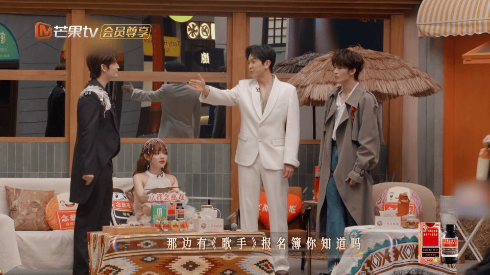 汪苏泷这是歌手报名网点声生不息别的歌手在备战舞台，汪苏泷在现场“开报名点”：报名