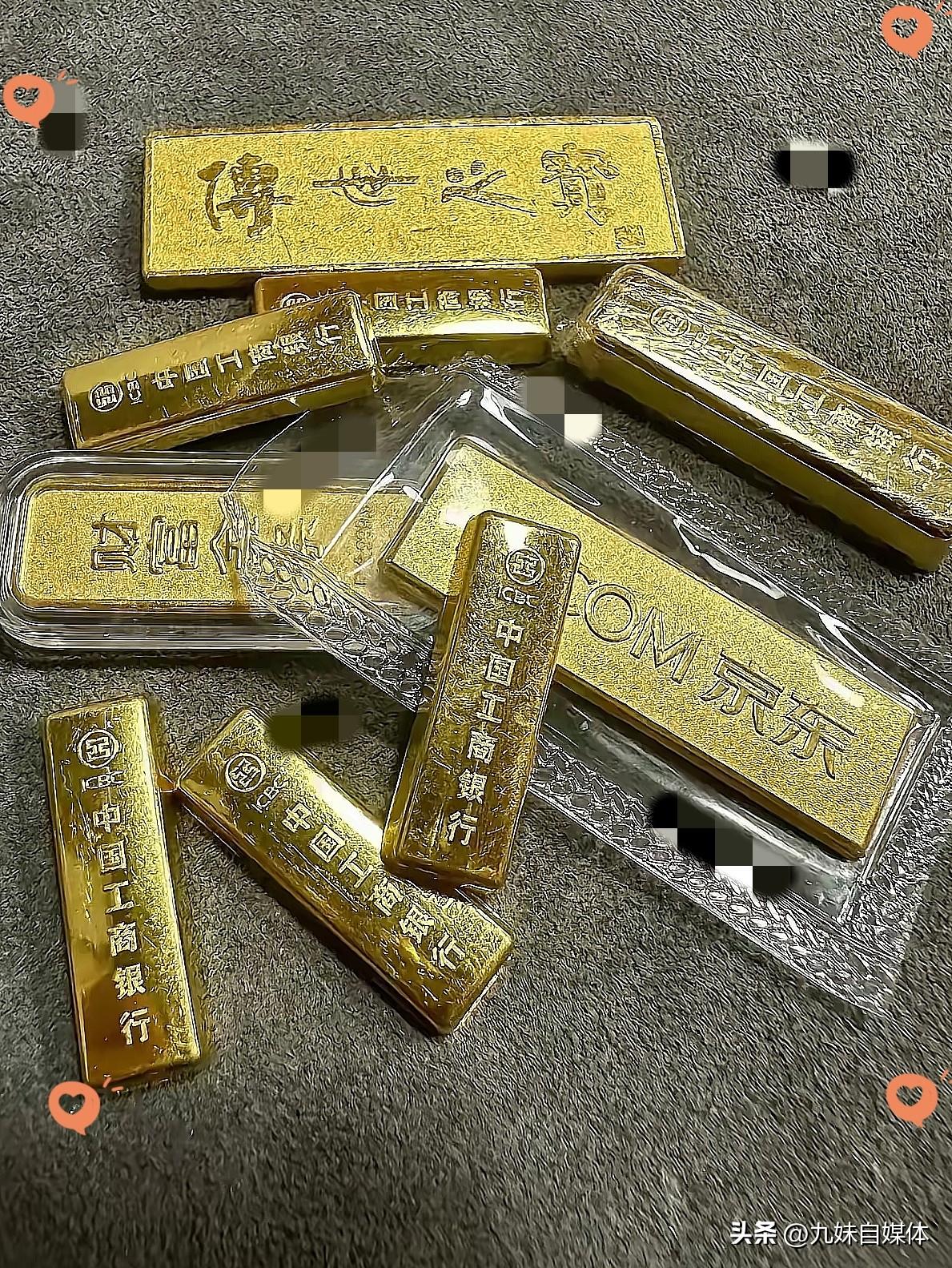 截止8月3日
黄金已经彻底跌失控了，
跌到了881，我真的快要崩溃了，
我是在金