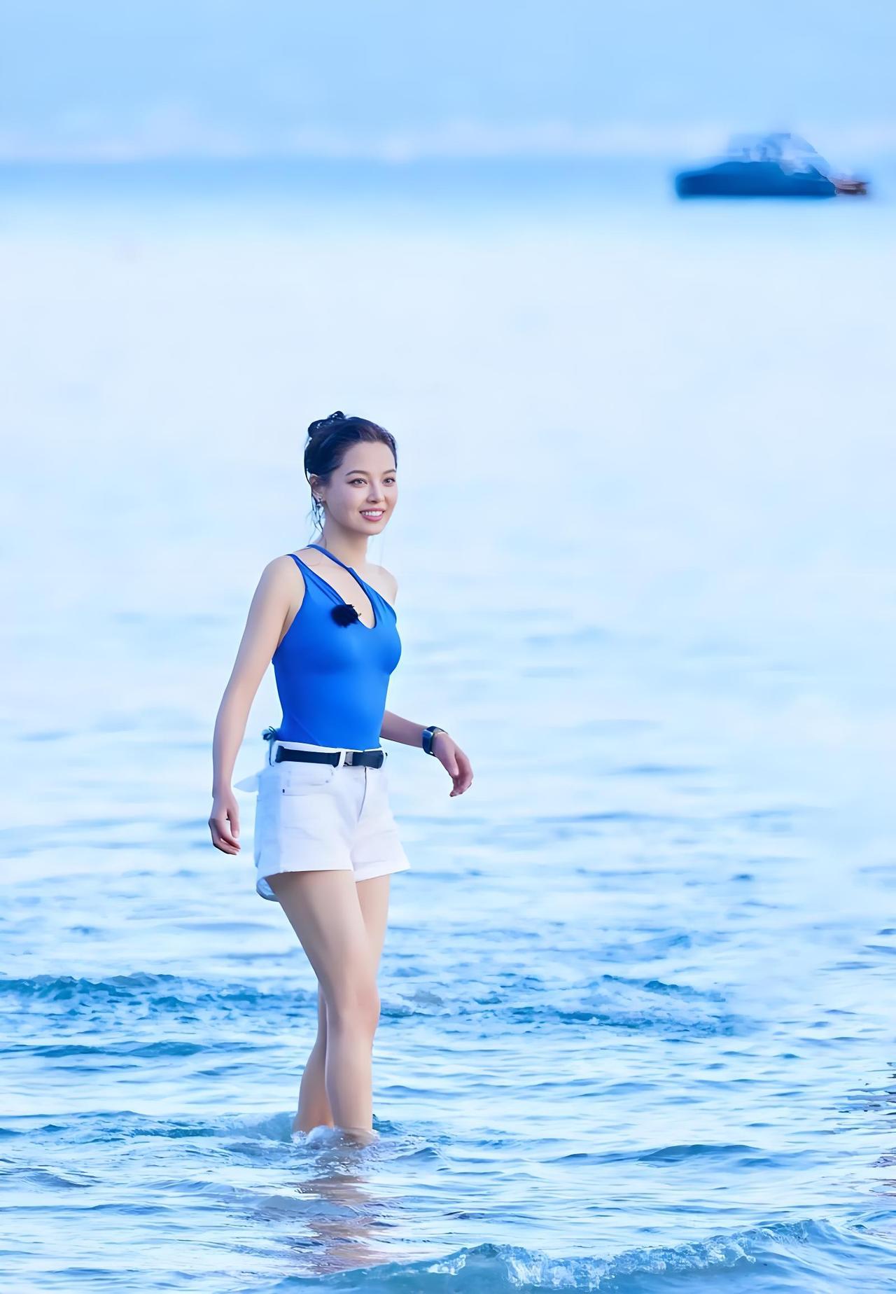 一句话：辛芷蕾已经稳稳站上国际一线，是当下华语女星里最“顶”的国际面孔之一。
 