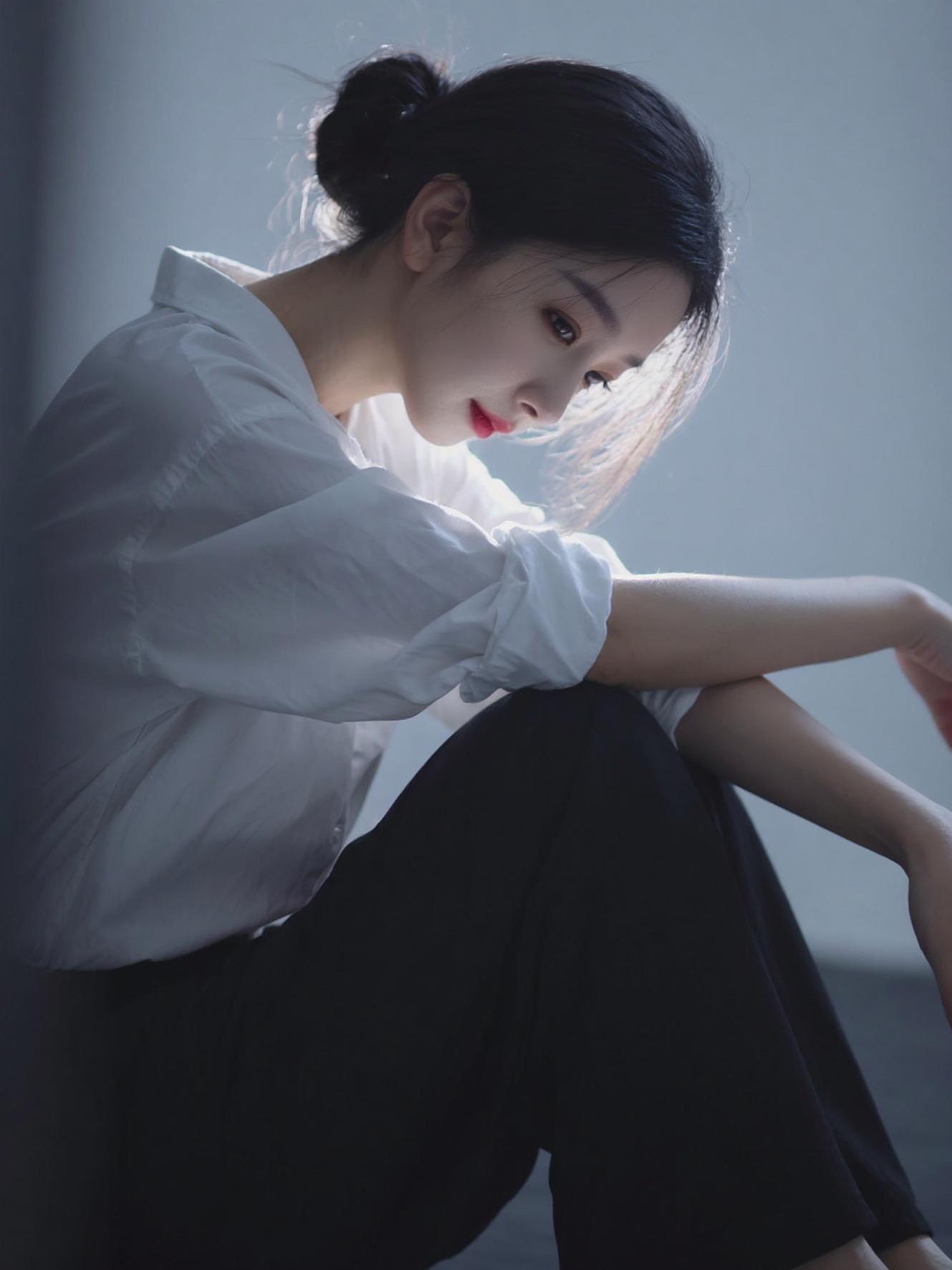 "爱你老己" 总有人说，平静是最好的感知力，但平静往往也不容易。后来我...