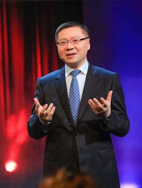 张维为是国内研究中国模式、中国话语体系极具代表性的政治学者，人生阅历跨度很大，既