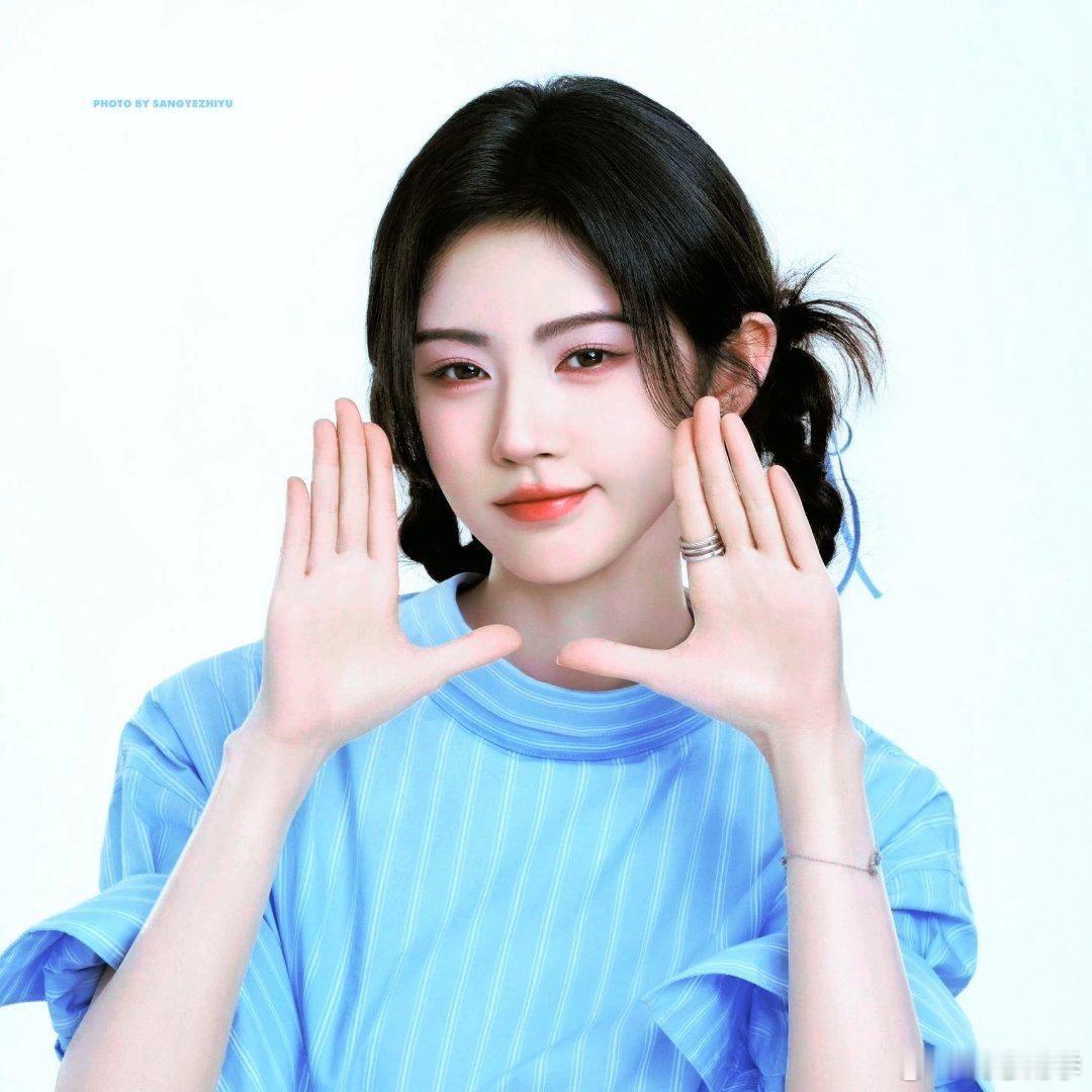 jjy鞠婧祎千香jjy鞠婧祎姜黎非白玫瑰的花语是我足以与你相配