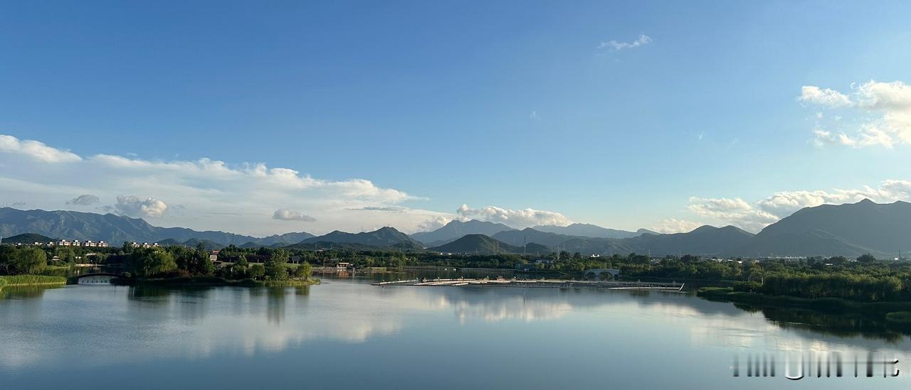 石家庄龙泉湖湿地，虽然最近一段时间经历了冰雹等特殊天气，但花朵开的依然很不错。更