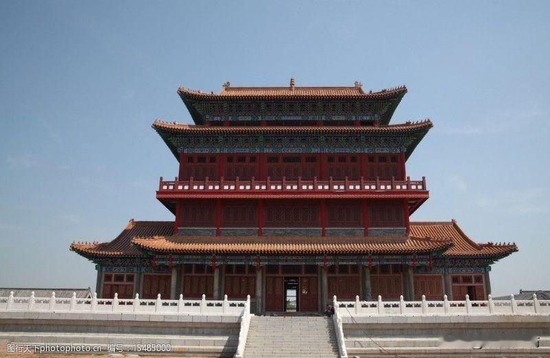 鹧鸪天·过罗贯中故里
 
故地重游意未穷，昌源流水映苍穹。
镇河楼上风烟旧，宗祠