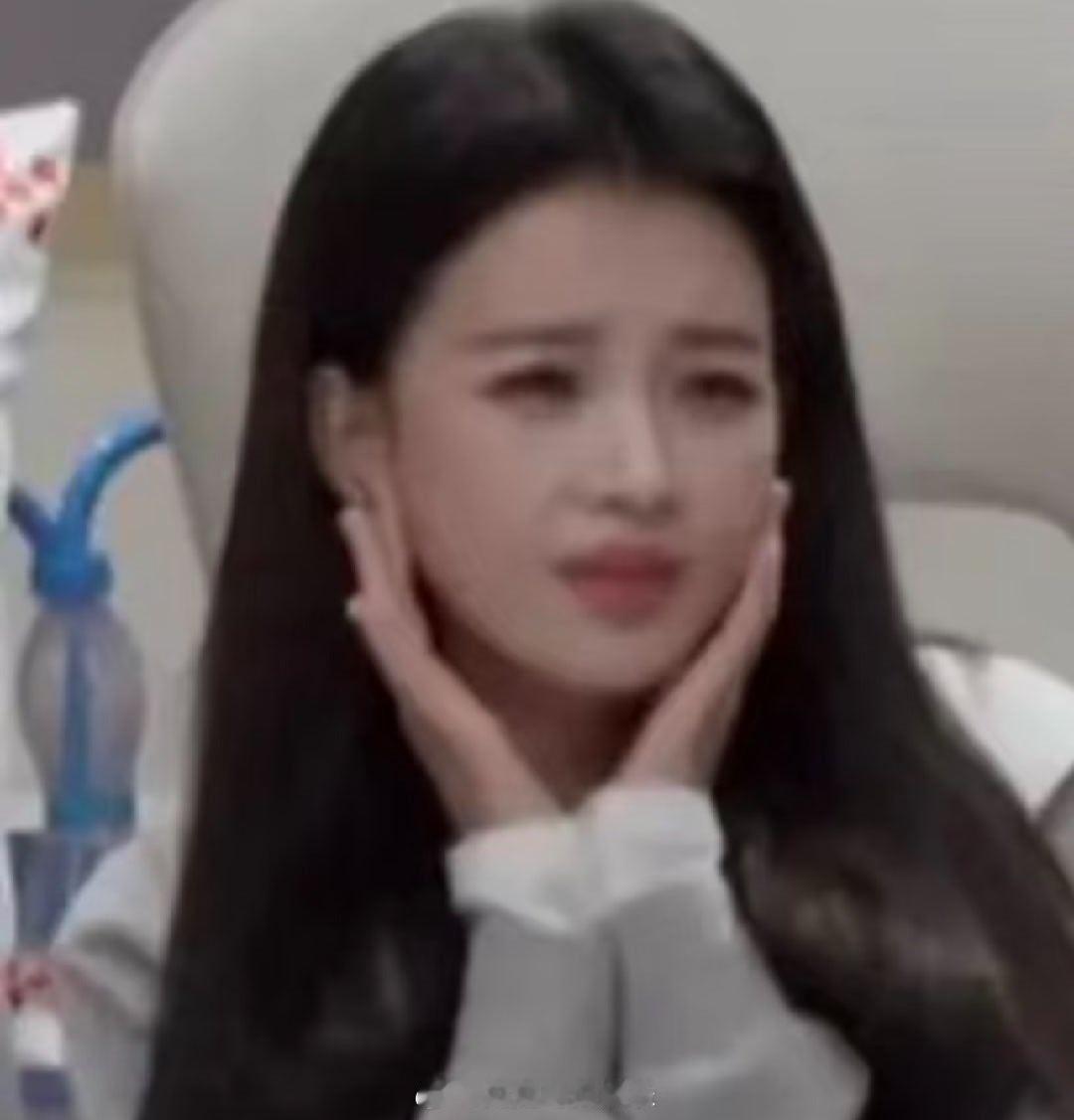 孙怡陈凯琳捂耳朵  姐姐们的反应太搞笑了 