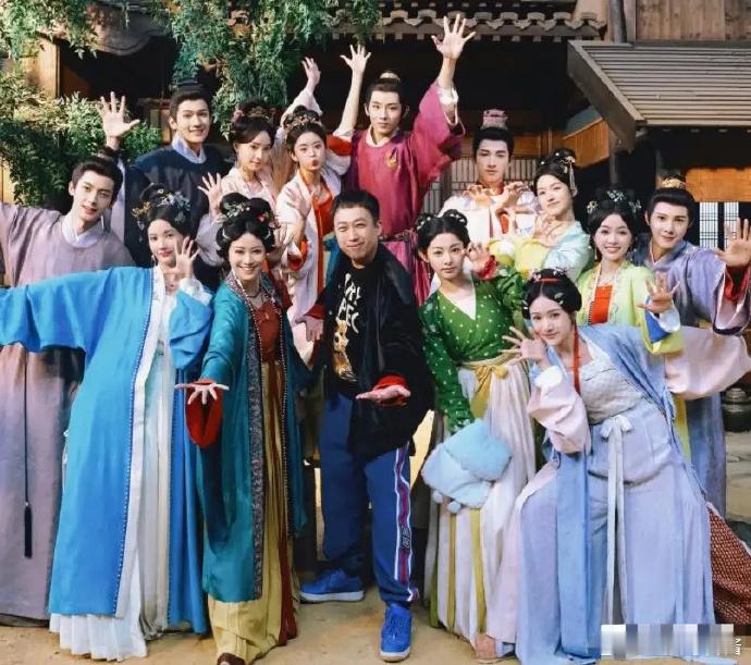 于妈的审美变化好大！以前选的杨幂、赵丽颖还算是顶级美女，现全是白幼瘦，站一起都分