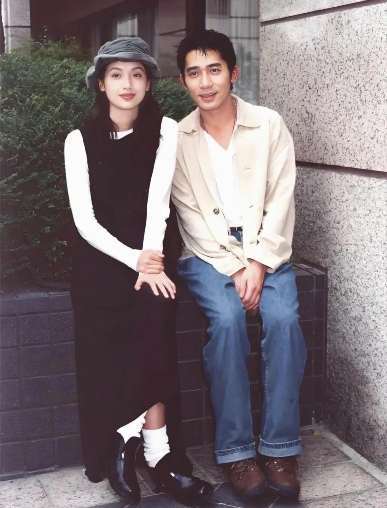 1994年，梁朝伟与吴倩莲为电影《等着你回来》做宣传，这也是两人第三次合作的电影