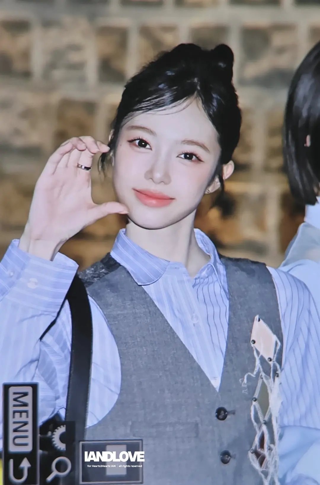 ian和jiwoo的妆造湟族和贫民很分明 ​​​
