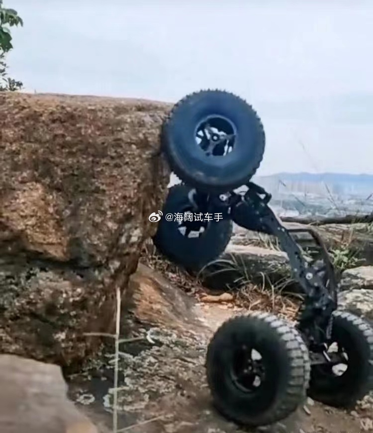 这个越野底盘算是新能源越野车里的天花板吗？？？ 