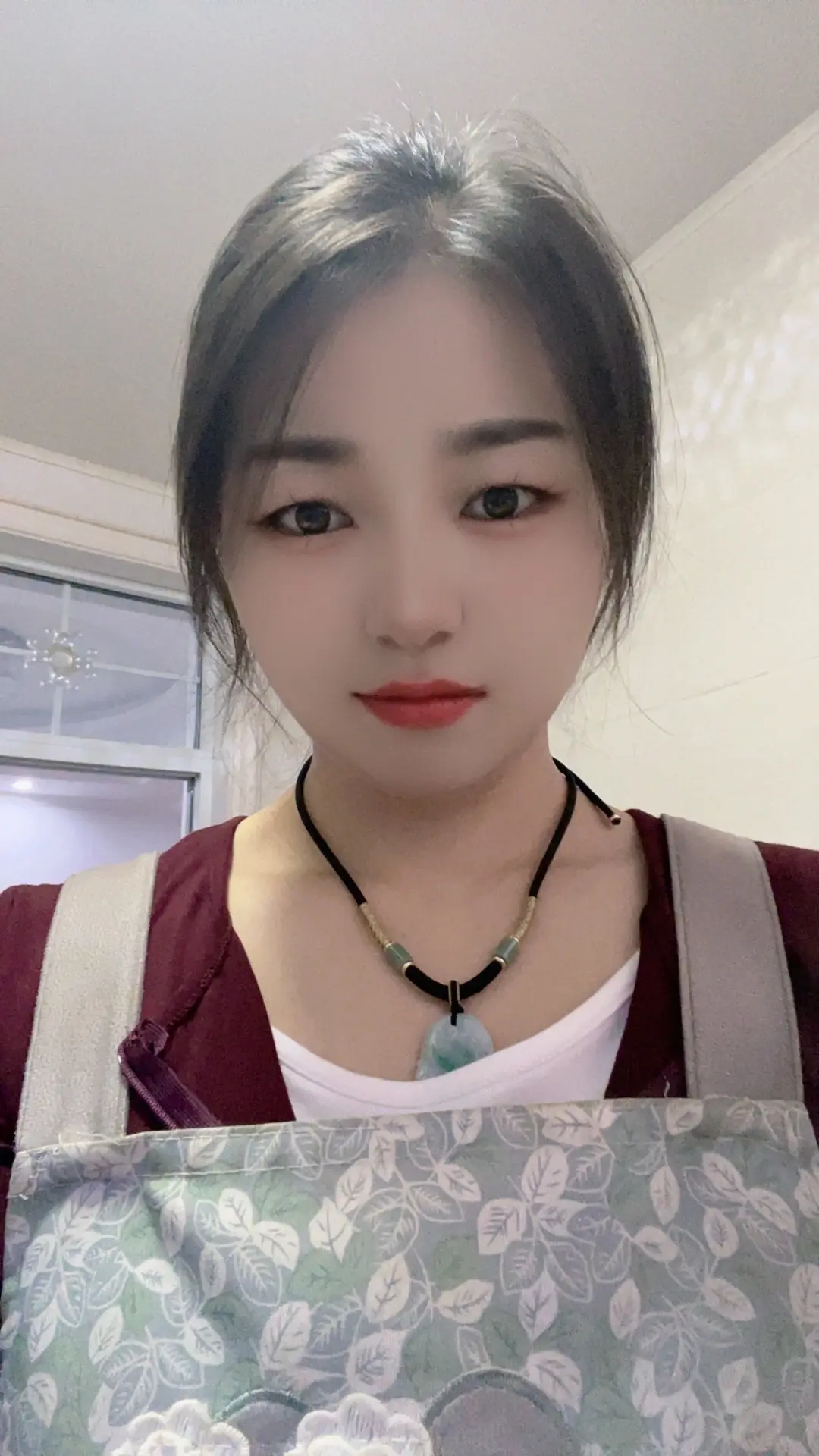 人会因为嘴硬，失去很多重要的东西，也会因为心软，受很多委屈，就像这世上...