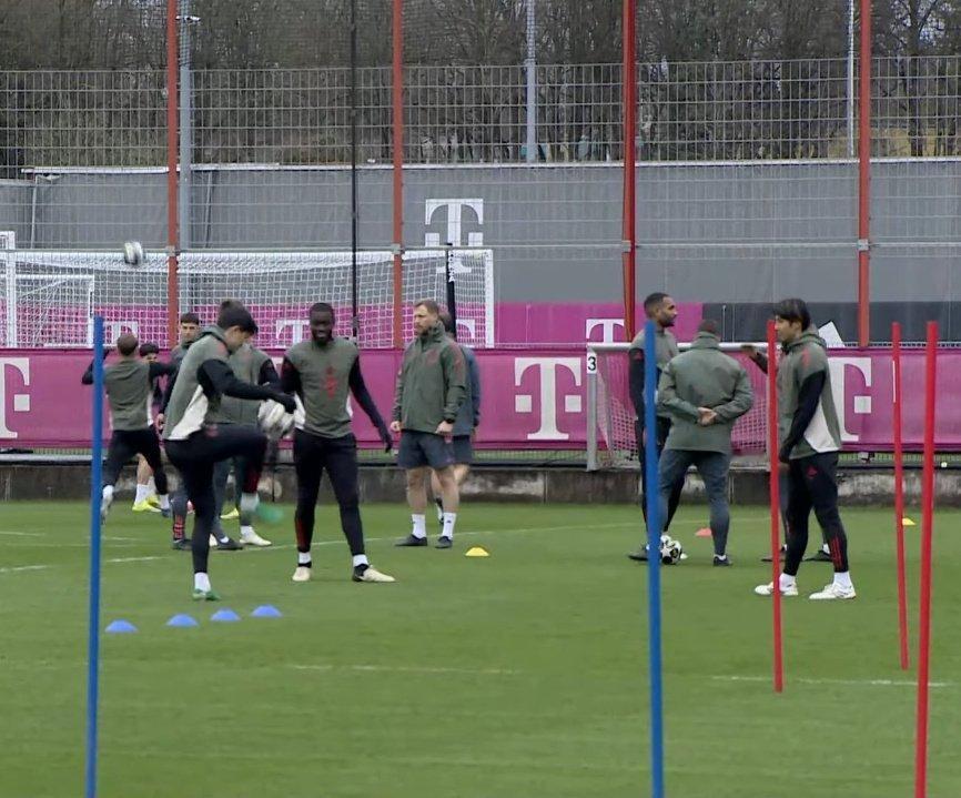 亚特兰大赛前人员更新：贾马尔·穆夏拉、阿方索·戴维斯和乌尔赖希没有参加球队训练。