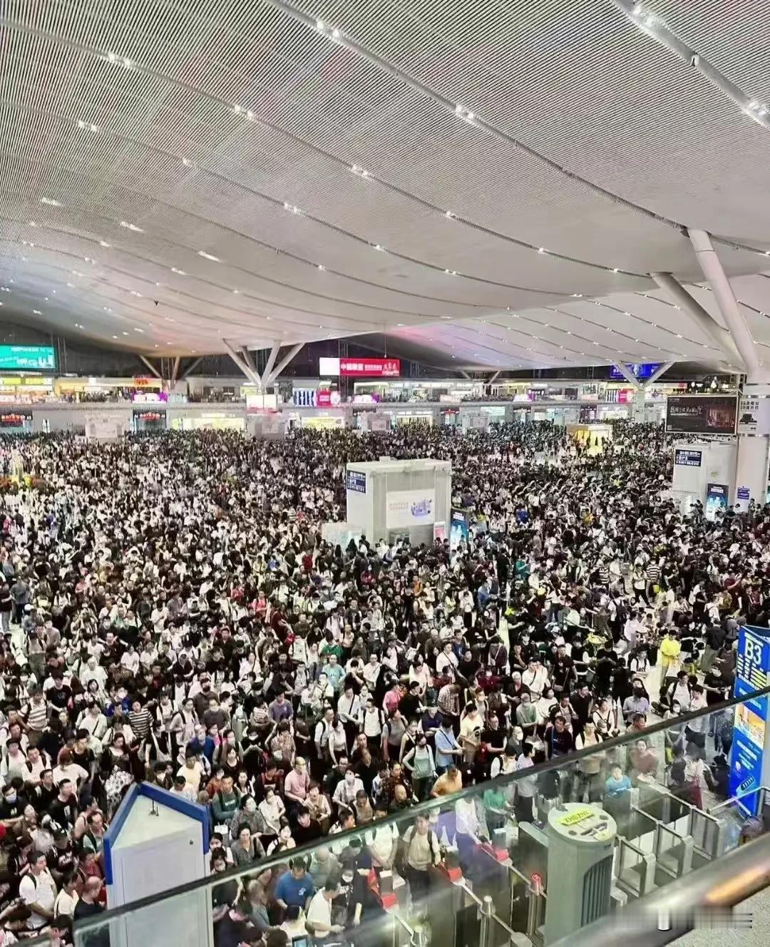 今日深圳北站，五一假期五天假你们准备去哪里玩？

发现深圳美好