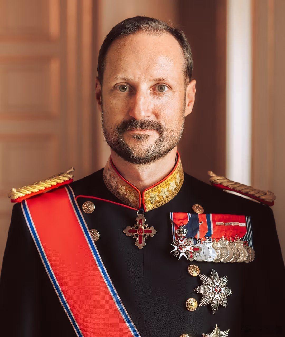 挪威王室 🇳🇴9月1日，挪威王室全体成员将于今天当地时间下午13点，在议会大