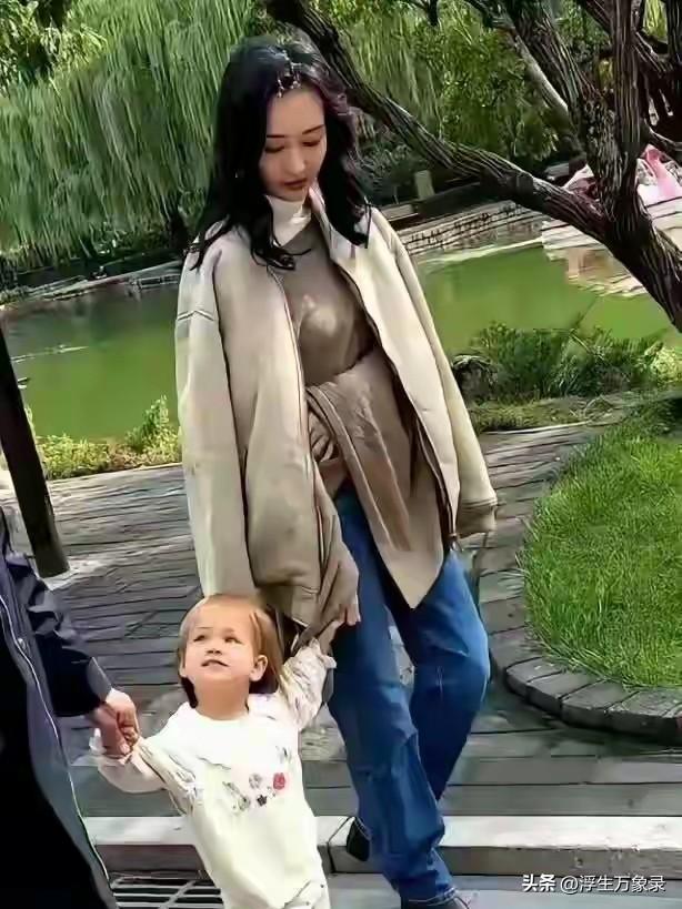 娱乐圈的瓜吃了一轮又一轮，王鸥的感情状态和生女传闻，更是被网友猜了好几年，各种版